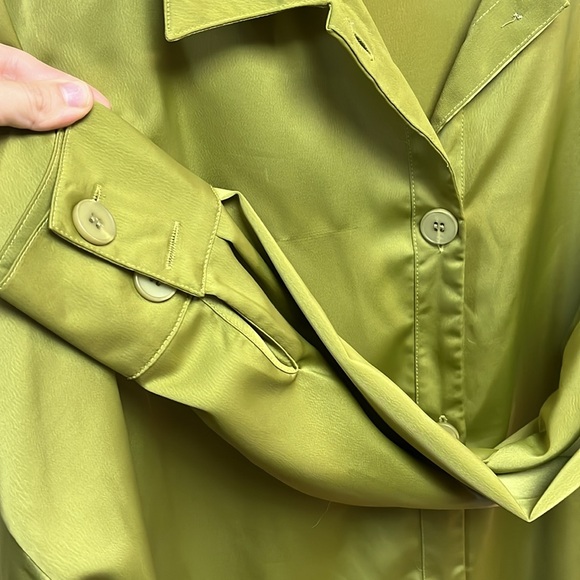 Nasty Gal Green Satin Longline Button-Up Shirt - Picture 4 of 4